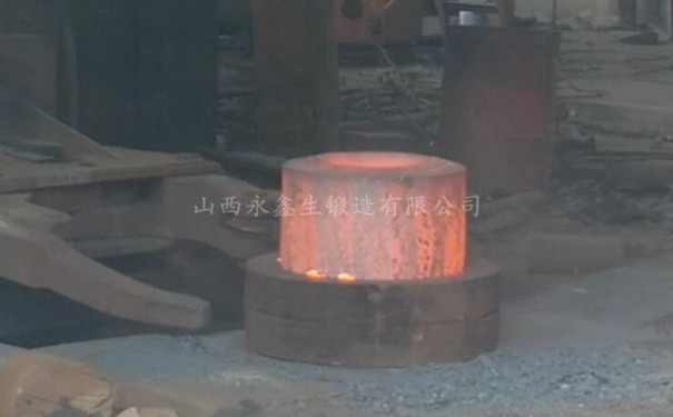 重型筒鍛件鐓粗