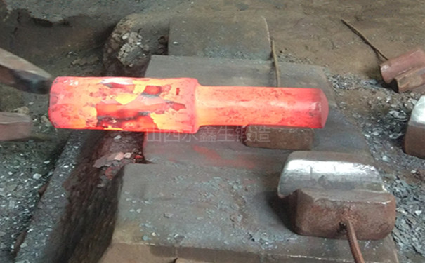 鍛造加工中的鍛件